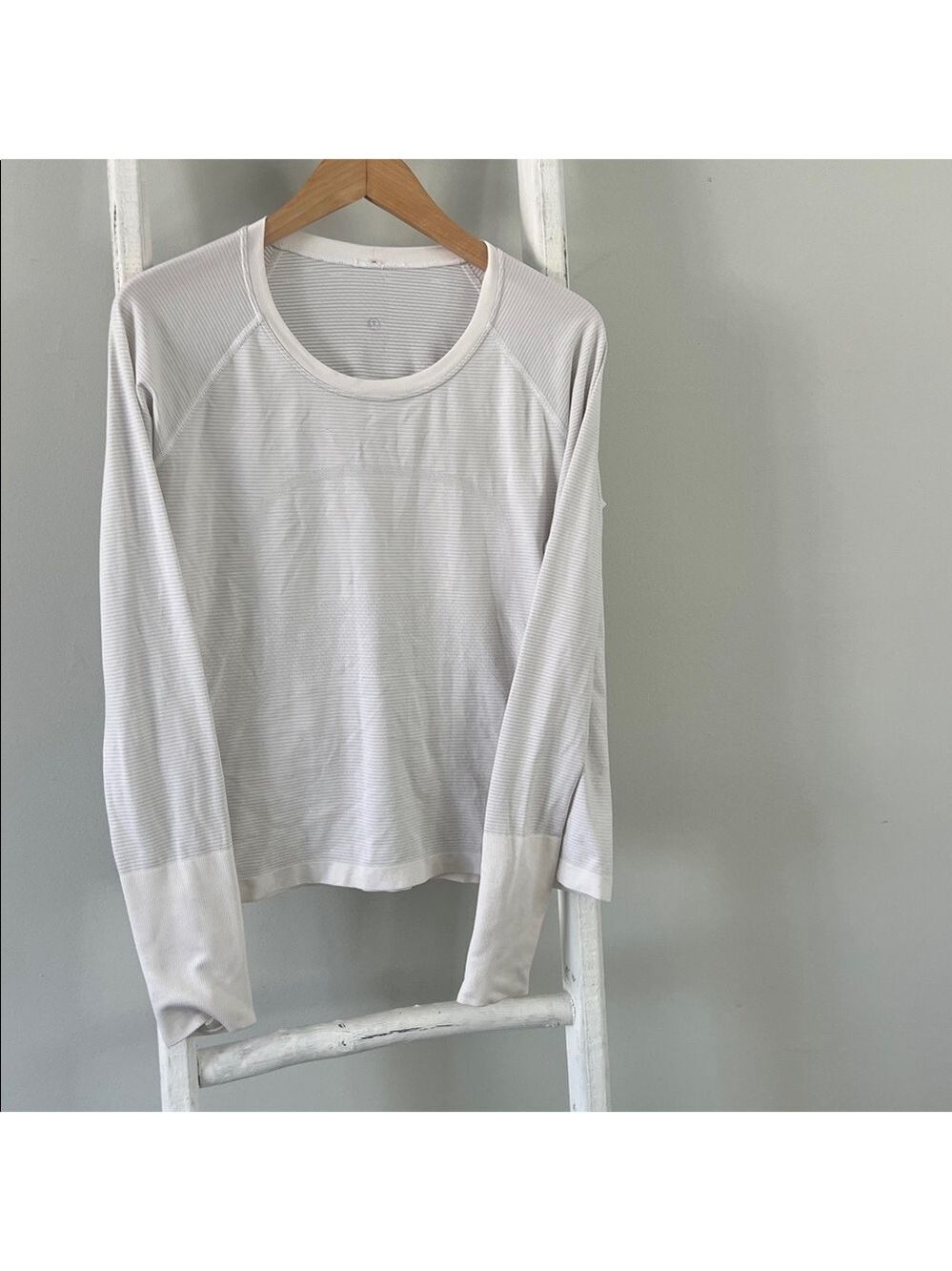 Lululemon White swiftly tech Long Sleeve stripe thumb hole athletic Top medium - Picture 3 of 8